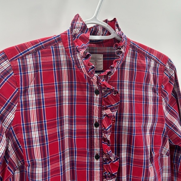 GAP boyfriend fitted shirt red plaid ruffled accented collar preppy chic classic - Picture 3 of 8